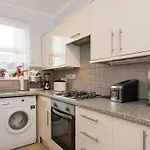 2 Bed Room Flat Near Westfield, West London